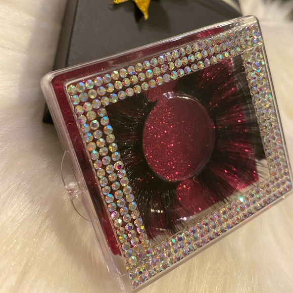 Lashes - Picture 4 of 13